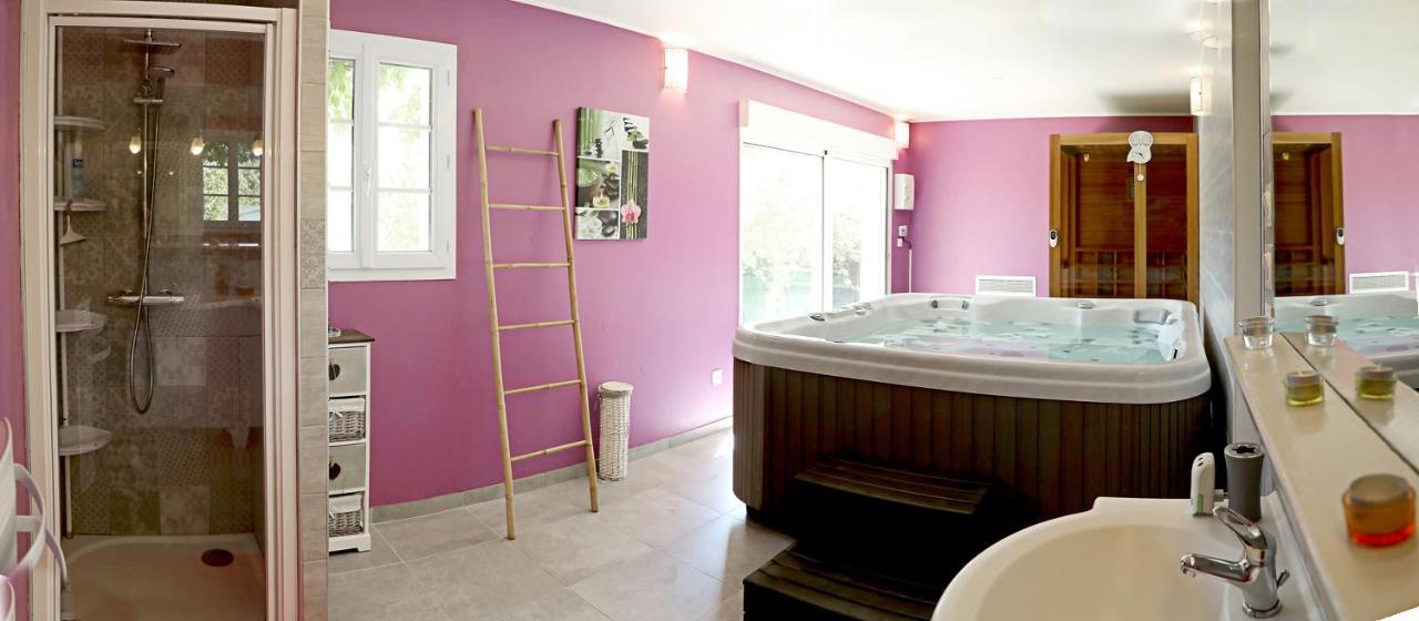 Au Coeur Du Bien-Etre, Chalet Avec Piscine Chauffee Et Couverte, Spa, Sauna, Massages Monteaux Kültér fotó
