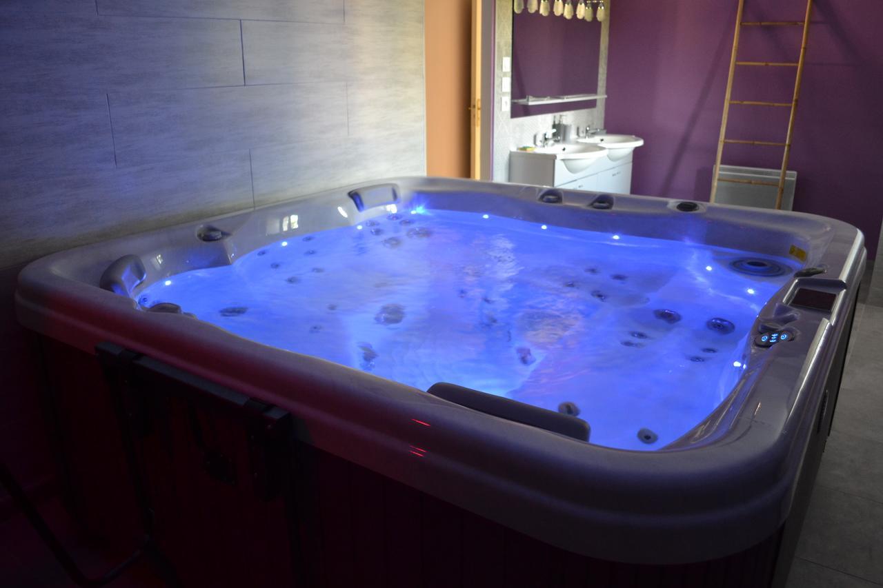 Au Coeur Du Bien-Etre, Chalet Avec Piscine Chauffee Et Couverte, Spa, Sauna, Massages Monteaux Kültér fotó