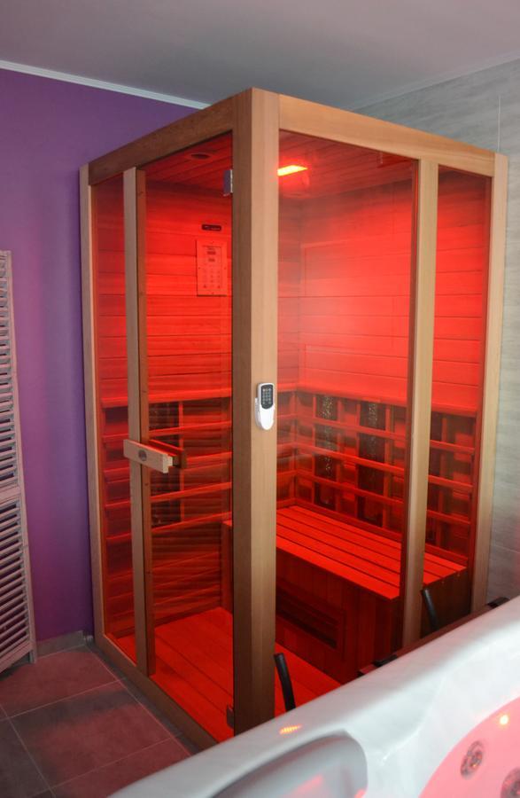 Au Coeur Du Bien-Etre, Chalet Avec Piscine Chauffee Et Couverte, Spa, Sauna, Massages Monteaux Kültér fotó